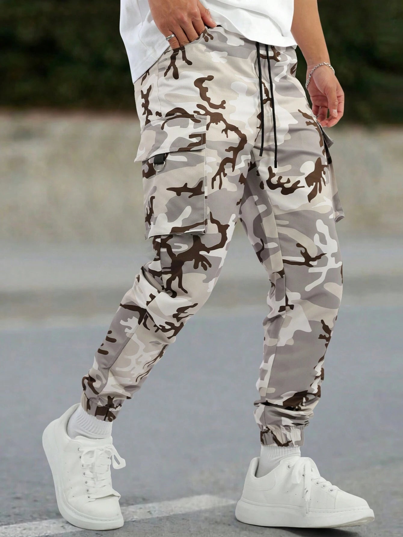 Manfinity Homme Men Camo Print Flap Pocket Drawstring Waist Cargo Pants